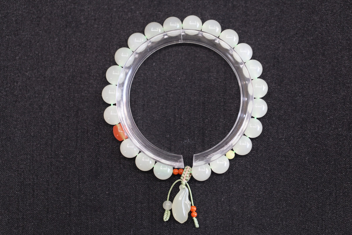GAIA Earthy 8 · Suet White — nephrite jade bead bracelet, front