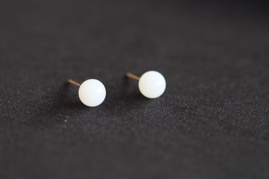 GAIA Luna 8 · Suet White — nephrite jade earrings, detail