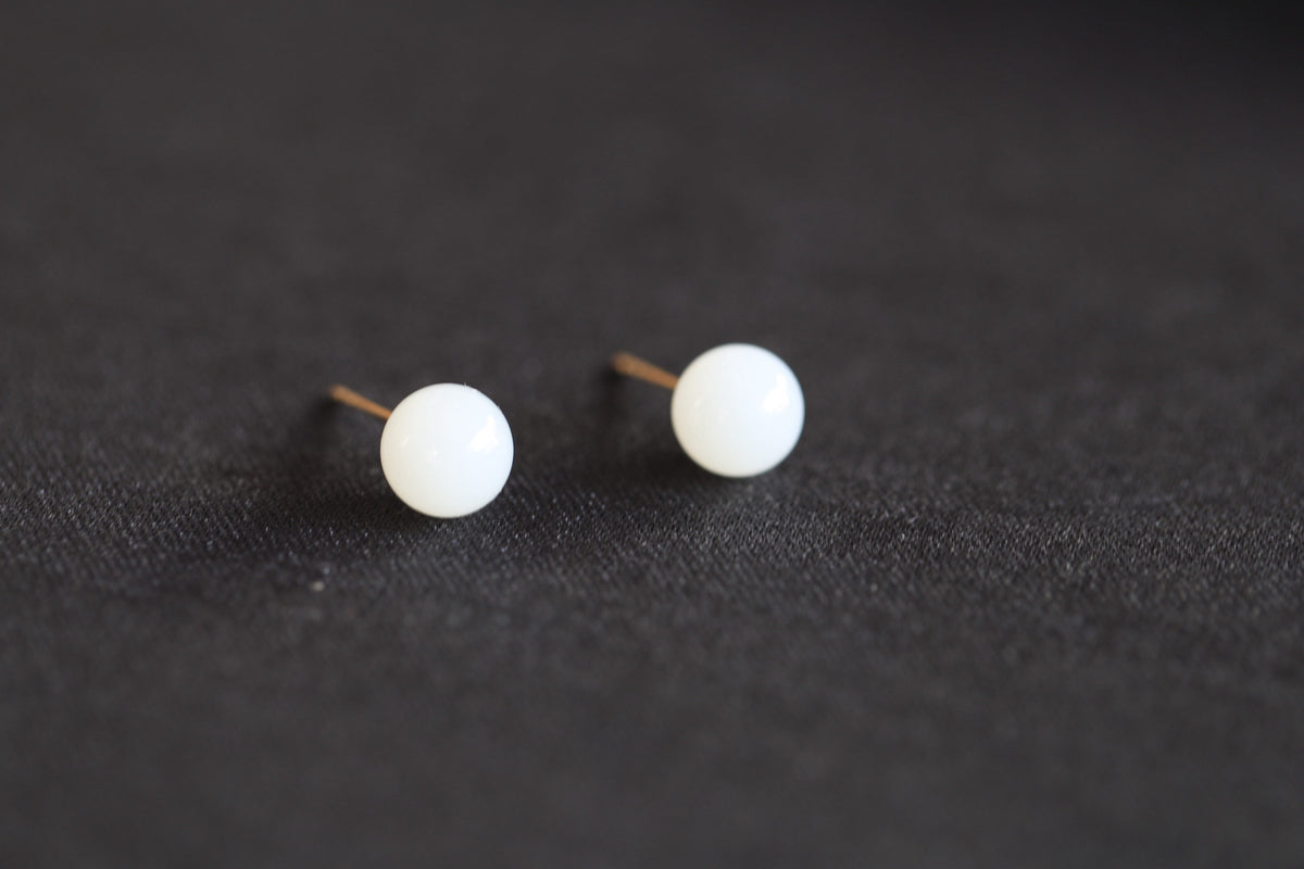GAIA Luna 8 · Suet White — nephrite jade earrings, detail