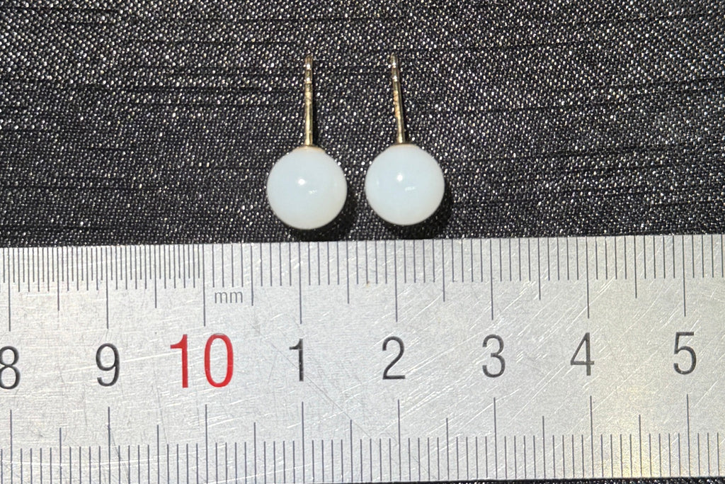 GAIA Luna 8 · Suet White — nephrite jade earrings, size reference