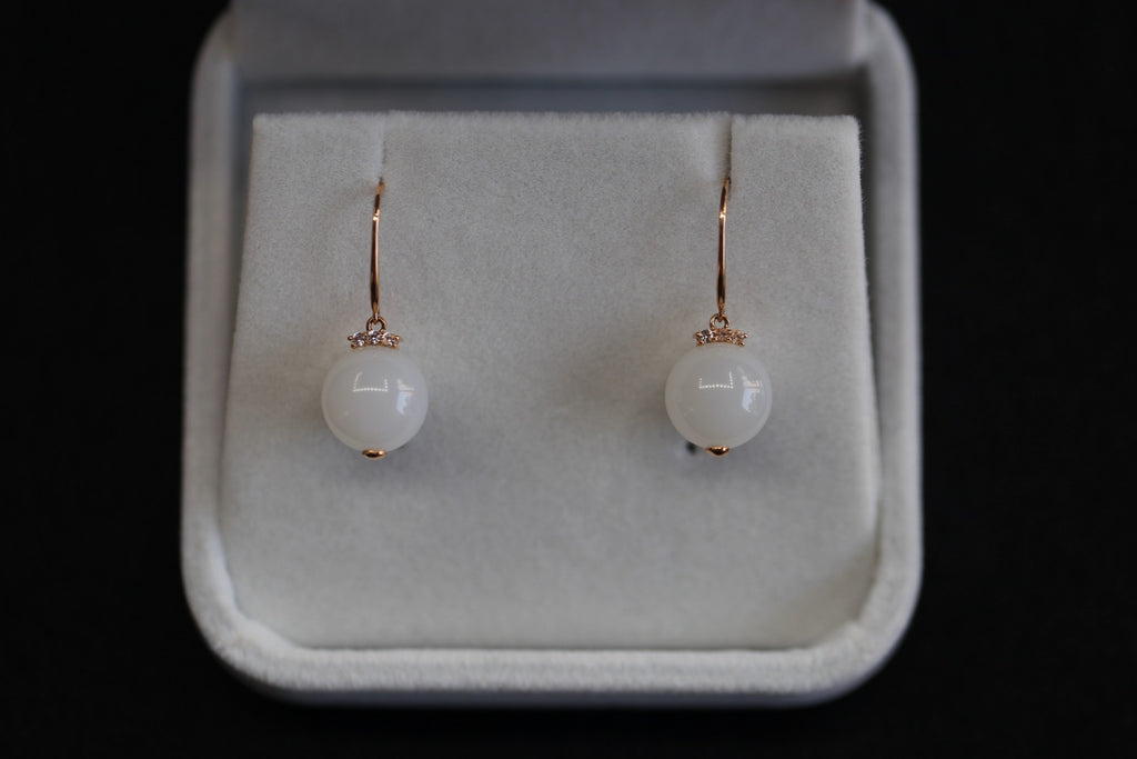 GAIA Luna 10 · Suet White — nephrite jade earrings, packaging