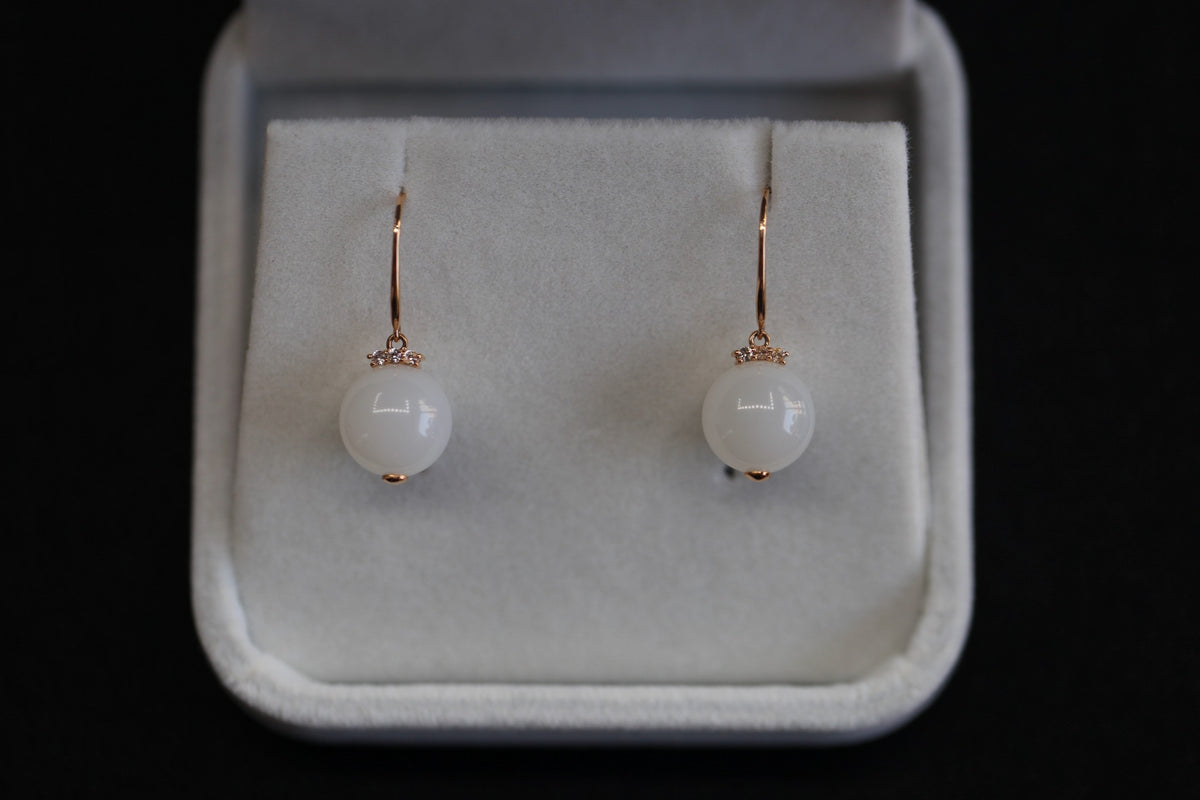 GAIA Luna 10 · Suet White — nephrite jade earrings, packaging