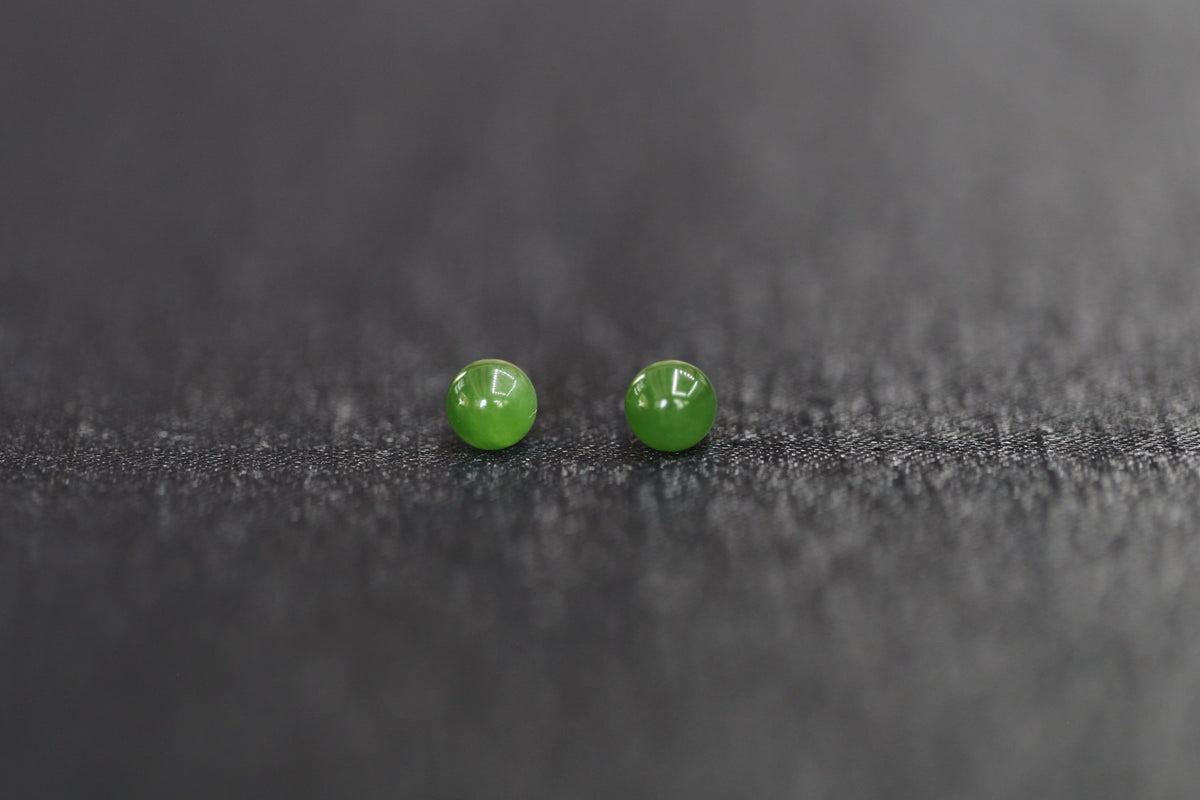 GAIA Luna 6 · Spinach Green — nephrite jade earrings, detail