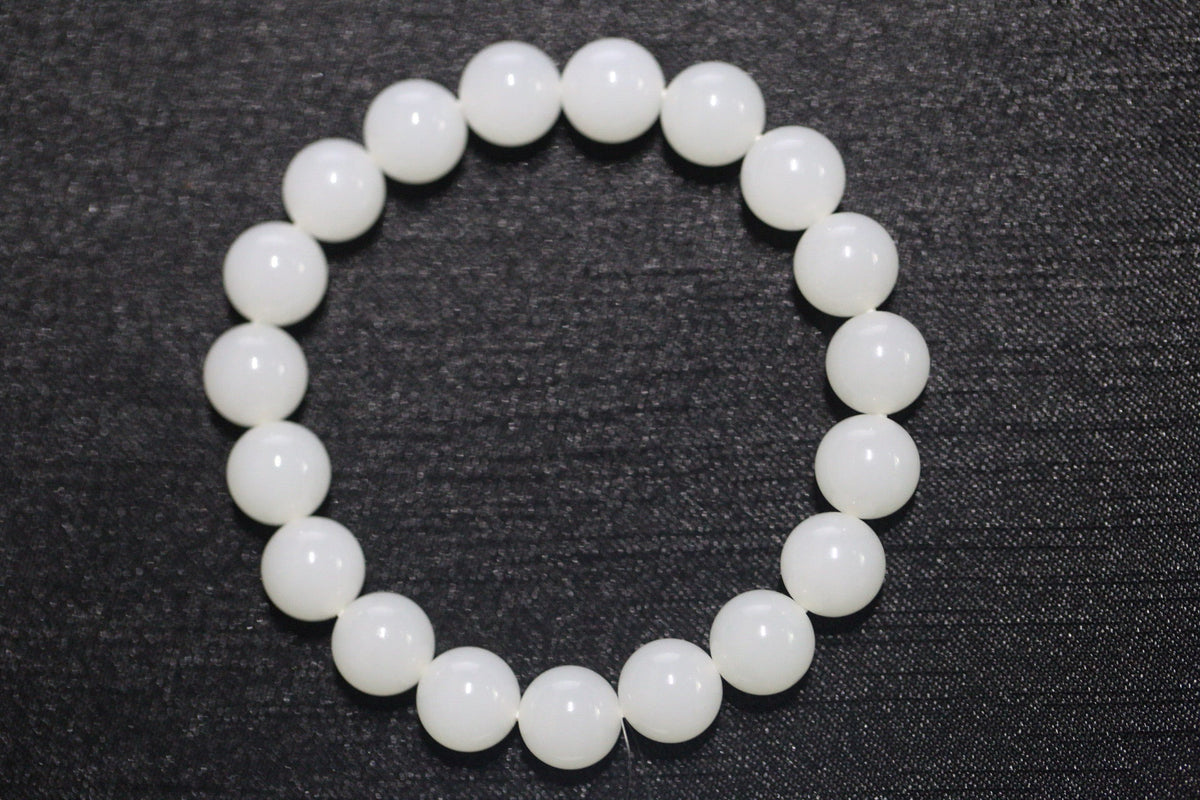 GAIA Earthy 10 · Suet White — nephrite jade bead bracelet, front