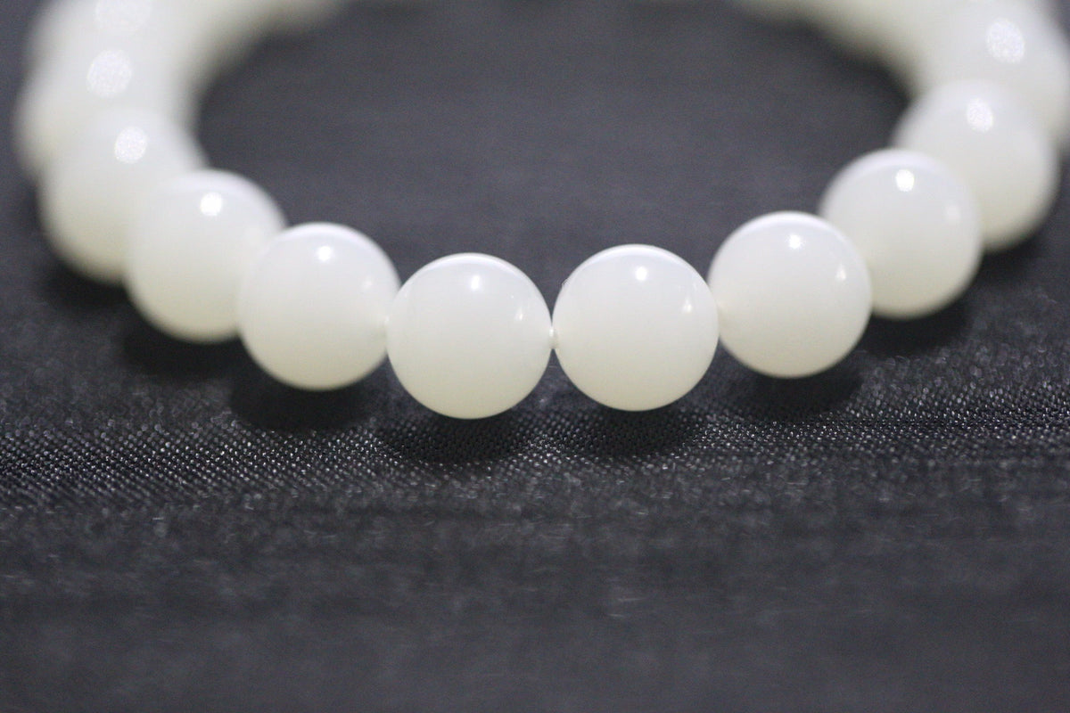 GAIA Earthy 10 · Suet White — nephrite jade bead bracelet, detail