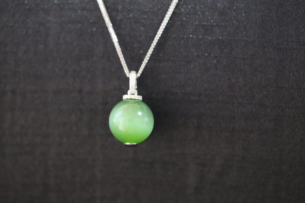 GAIA Serenity · Cat's Eye — nephrite jade pendant, detail