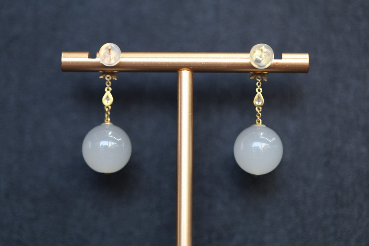 GAIA Snow 10 · Smoky Lilac — nephrite jade earrings, close view