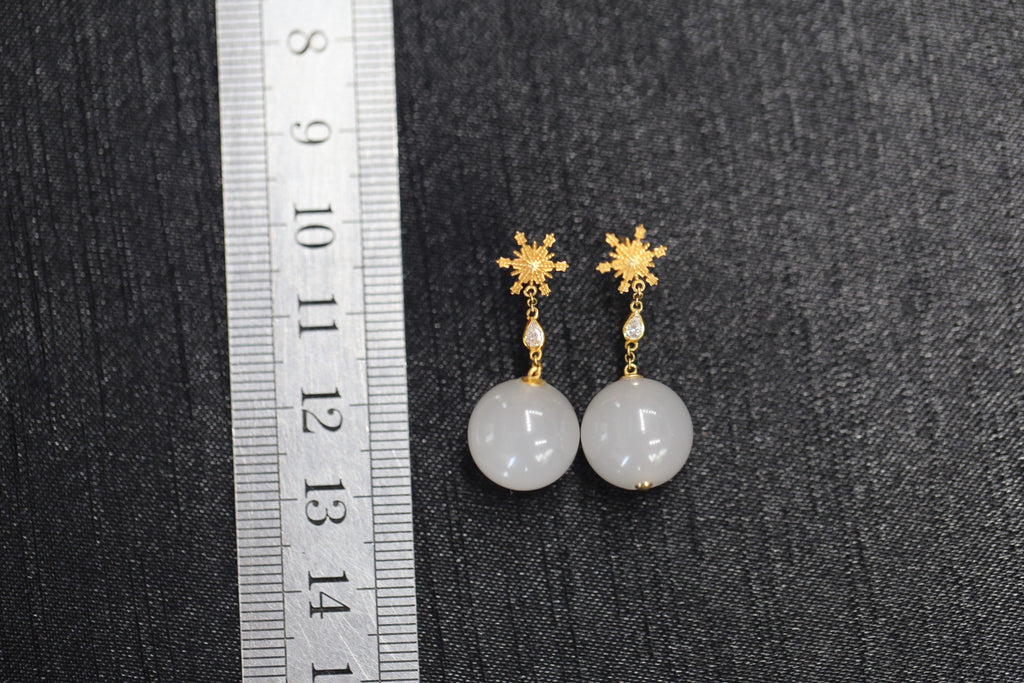 GAIA Snow 10 · Smoky Lilac — nephrite jade earrings, size reference