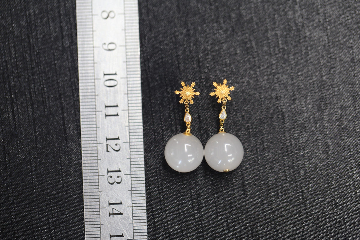 GAIA Snow 10 · Smoky Lilac — nephrite jade earrings, size reference