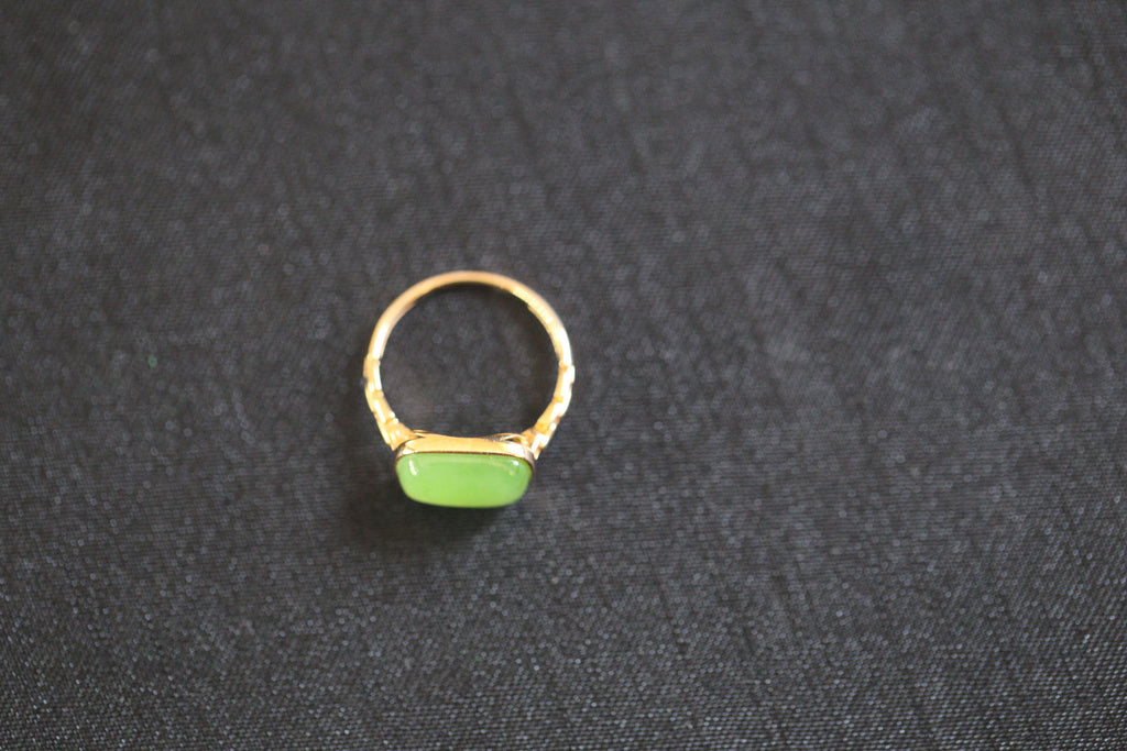 GALET 001 · Willow Green — nephrite jade ring, front