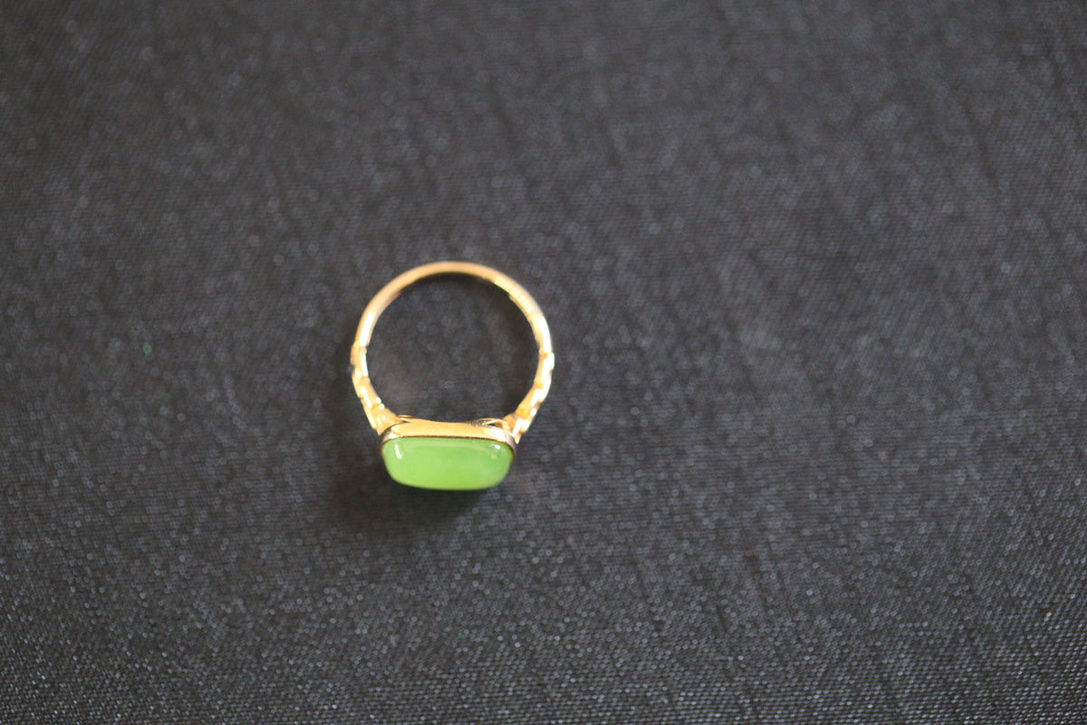 GALET 001 · Willow Green — nephrite jade ring, front