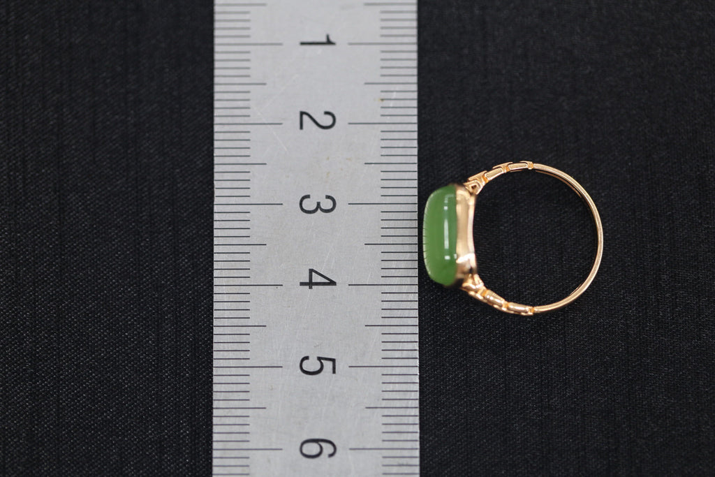 GALET 001 · Willow Green — nephrite jade ring, size reference