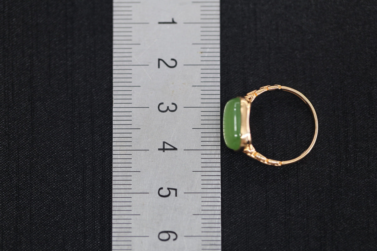 GALET 001 · Willow Green — nephrite jade ring, size reference