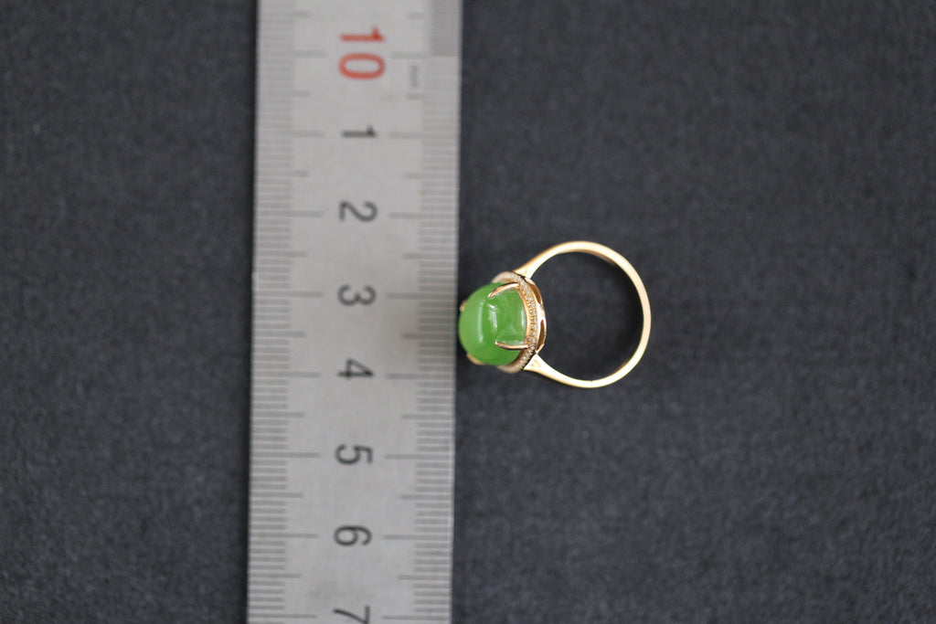 GALET 002 · Willow Green — nephrite jade ring, size reference