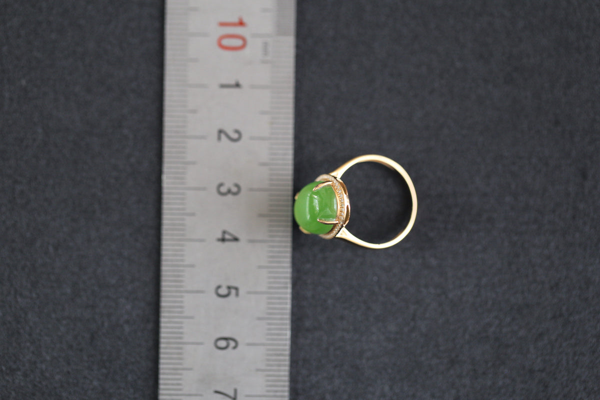 GALET 002 · Willow Green — nephrite jade ring, size reference