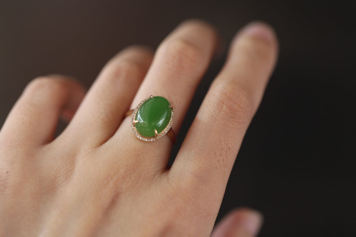 GALET 002 · Willow Green — nephrite jade ring, on the model