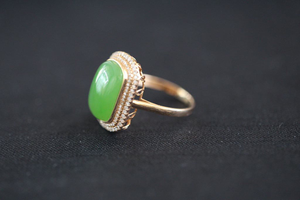 GALET 003 · Willow Green — nephrite jade ring, detail
