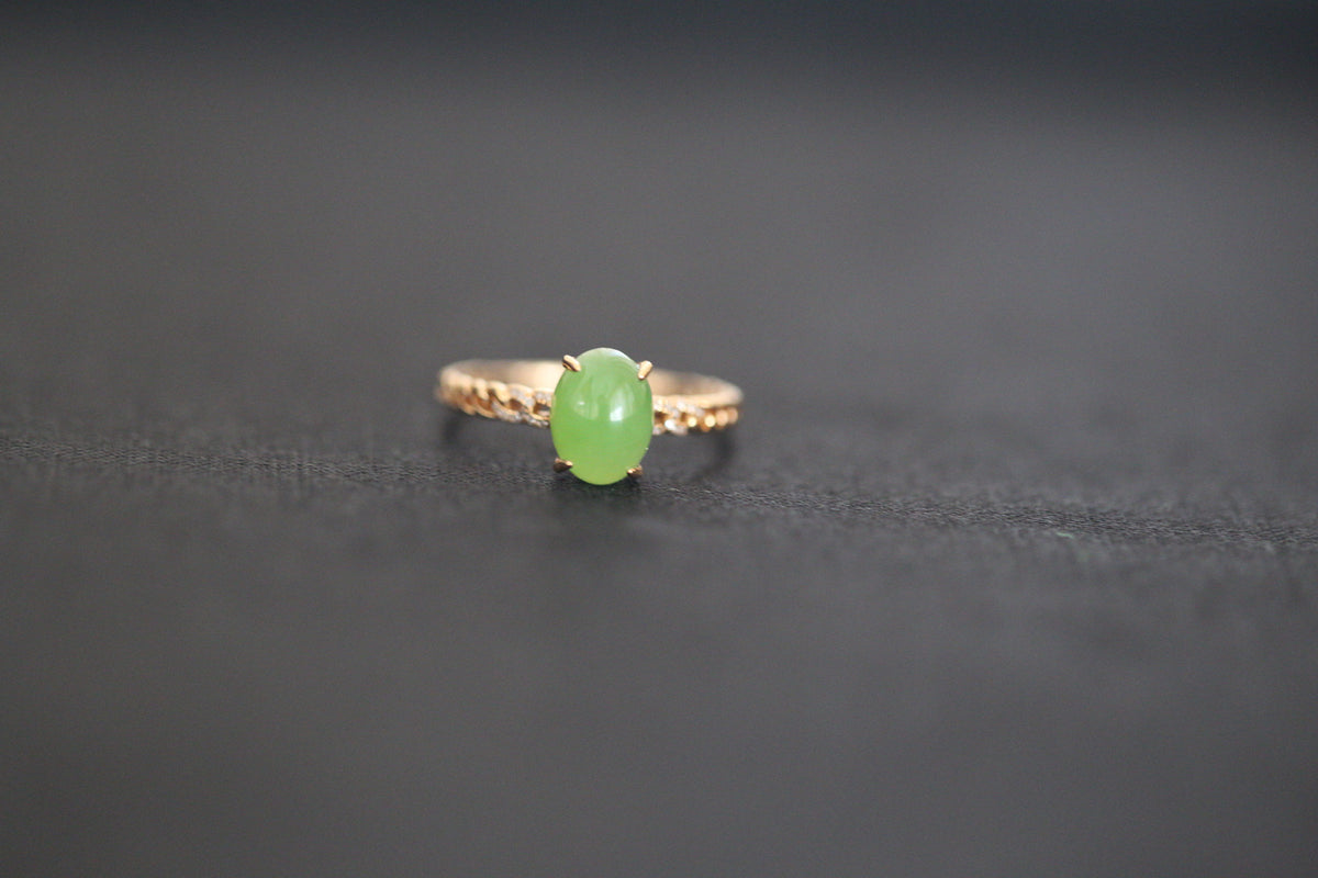 GALET 004 · Willow Green — nephrite jade ring, front
