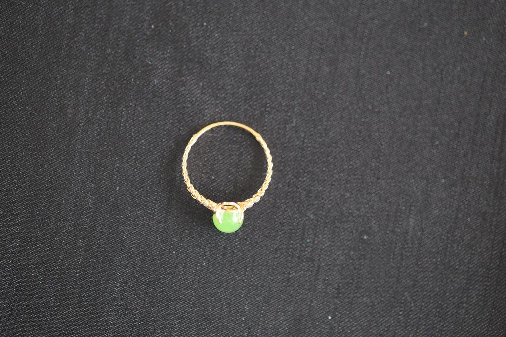GALET 004 · Willow Green — nephrite jade ring, setting detail