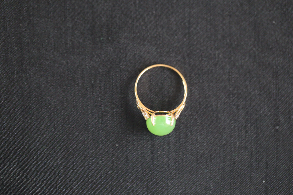 GALET 005 · Willow Green — nephrite jade ring, detail