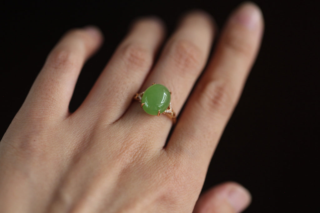 GALET 005 · Willow Green — nephrite jade ring, on the hand