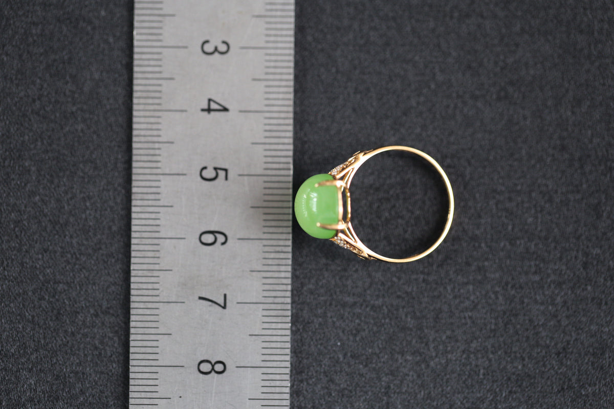 GALET 005 · Willow Green — nephrite jade ring, size reference