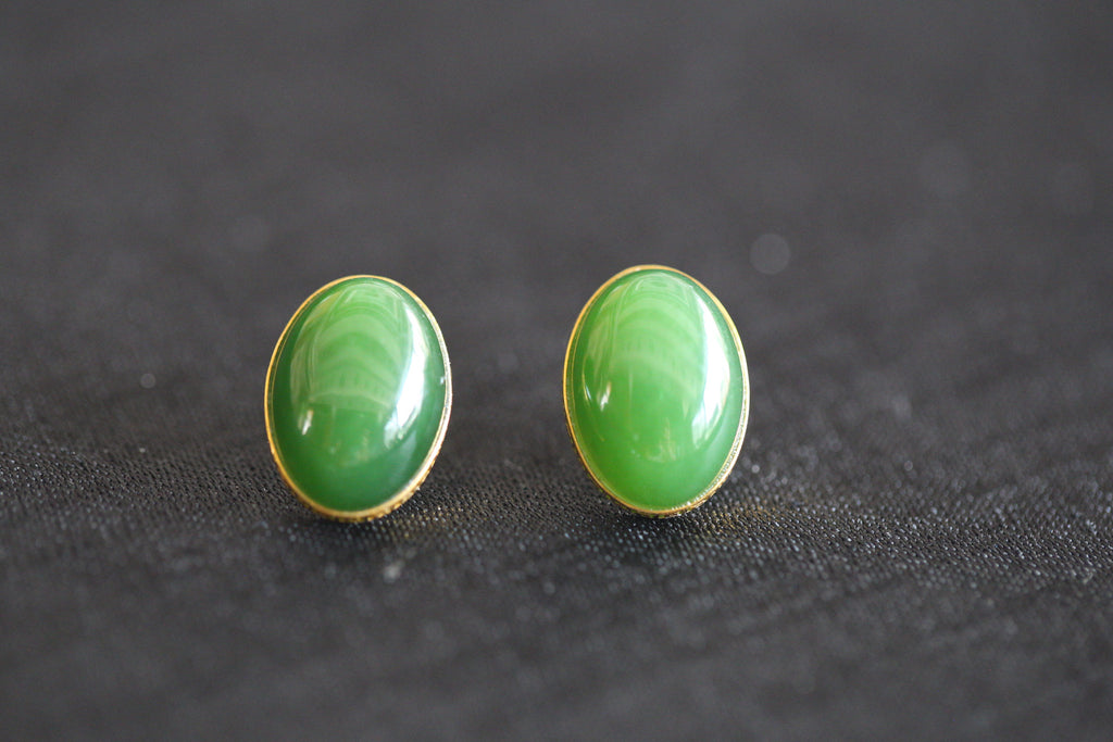 GALET 006 · Willow Green — nephrite jade earrings, detail