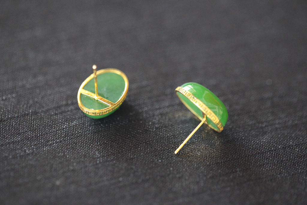 GALET 006 · Willow Green — nephrite jade earrings, setting detail