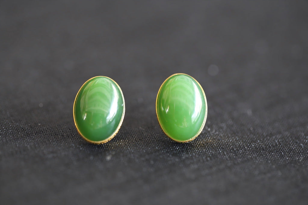 GALET 006 · Willow Green — nephrite jade earrings, front