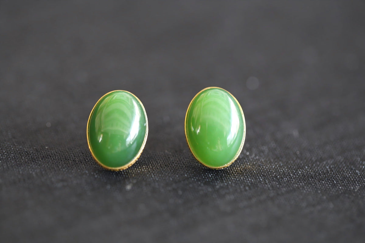 GALET 006 · Willow Green — nephrite jade earrings, front
