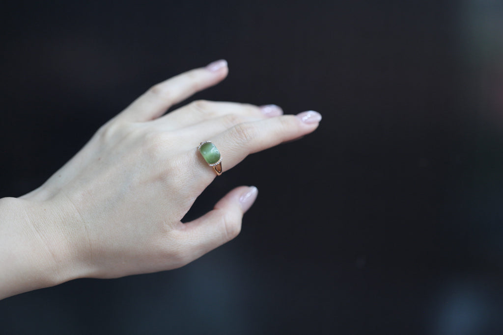 GALET 007 · Cat's Eye — nephrite jade ring, on the hand
