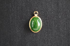 GALET 010 · Spinach Green — nephrite jade pendant, setting detail