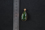GALET 011 · Spinach Green — nephrite jade pendant, size reference