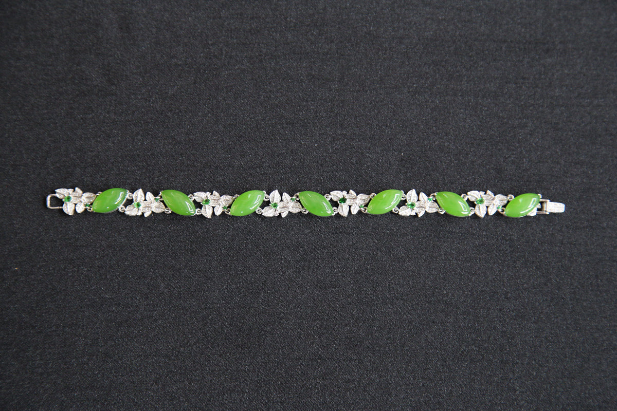 GALET 013 · Willow Green — nephrite jade bracelet, front