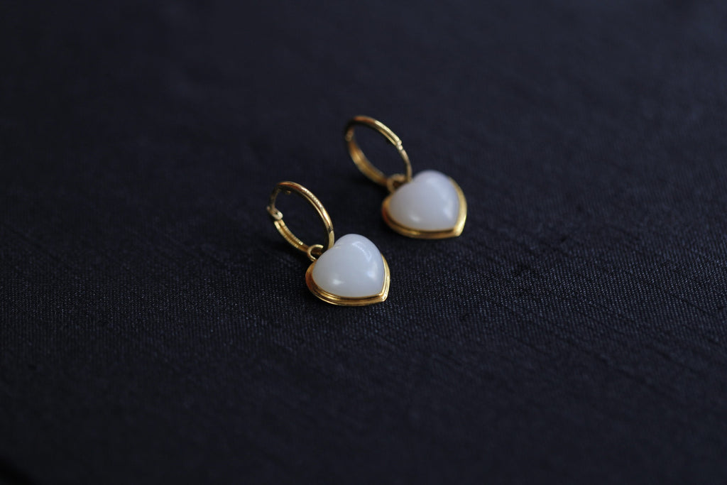 GALET 014 · Suet White — nephrite jade earrings, detail