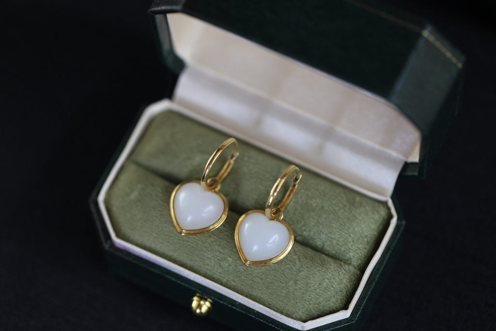GALET 014 · Suet White — nephrite jade earrings, packaging