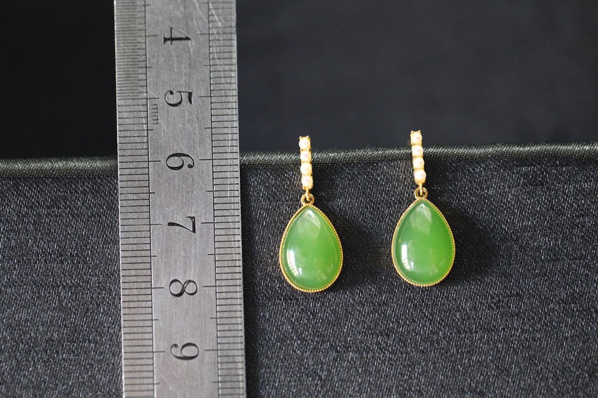 GALET 015 · Willow Green — nephrite jade earrings, size reference