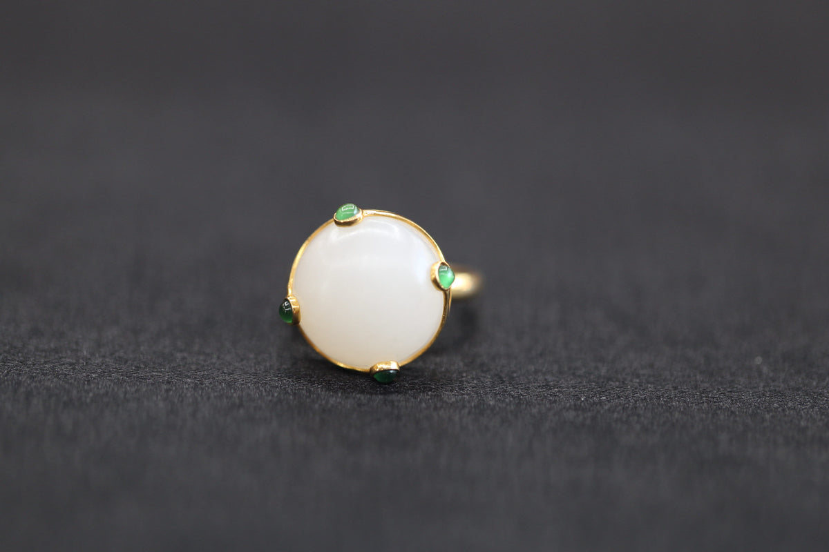 GALET 017 · Suet White — nephrite jade ring, front