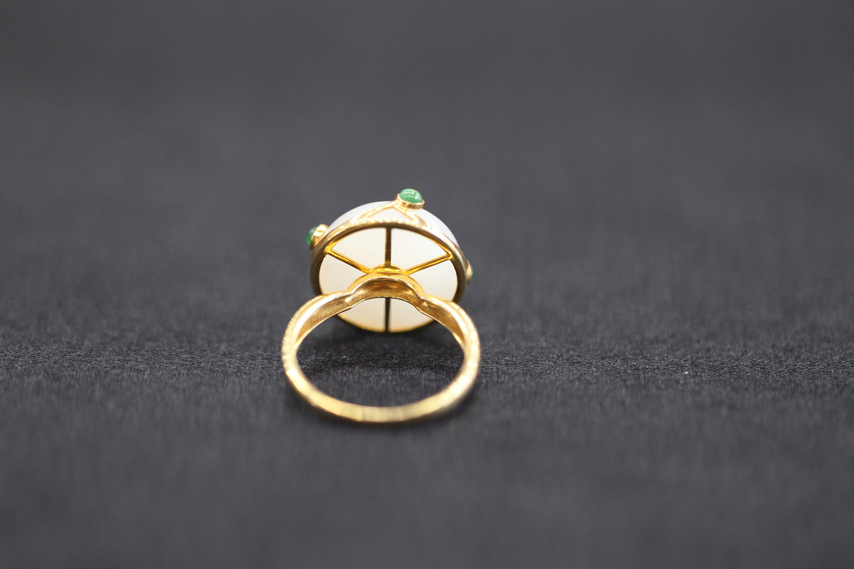GALET 017 · Suet White — nephrite jade ring, close view