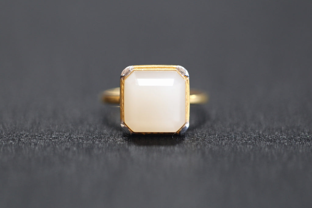 GALET 018 · Lotus Pink — nephrite jade ring, front