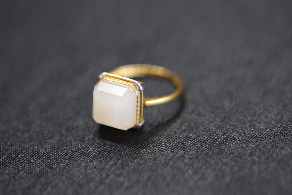 GALET 018 · Lotus Pink — nephrite jade ring, detail