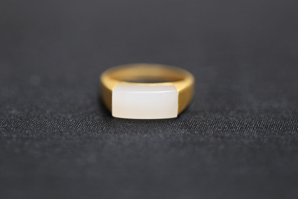 GALET 019 · Lotus Pink — nephrite jade ring, front