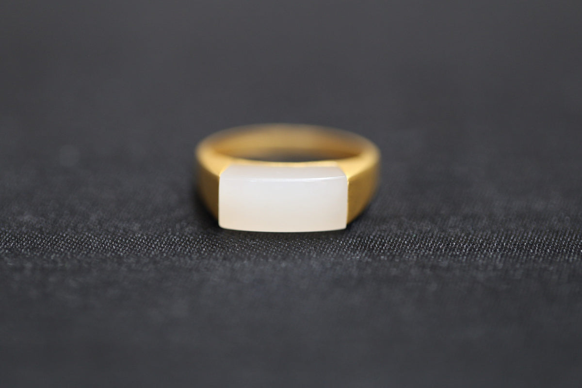 GALET 019 · Lotus Pink — nephrite jade ring, front