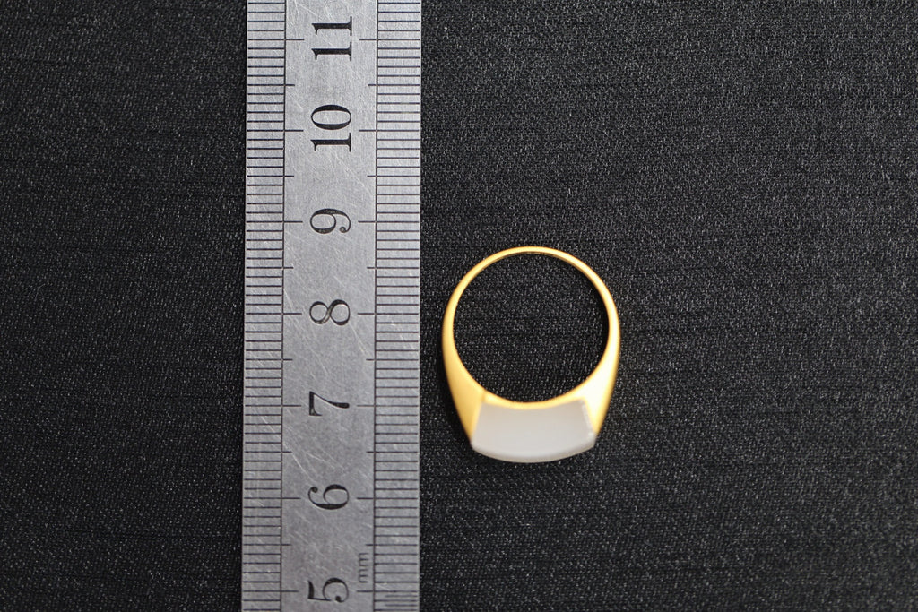 GALET 019 · Lotus Pink — nephrite jade ring, size reference