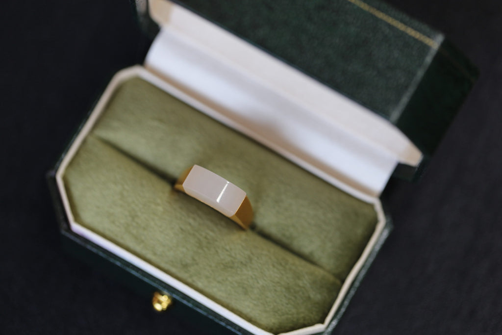 GALET 019 · Lotus Pink — nephrite jade ring, packaging