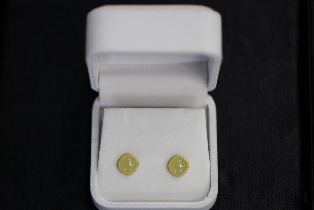 GALET 020 · Golden Green — nephrite jade earrings, packaging