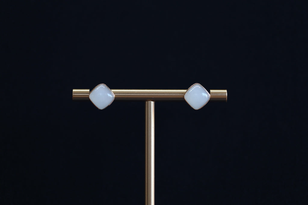 GALET 021 · Suet White — nephrite jade earrings, front