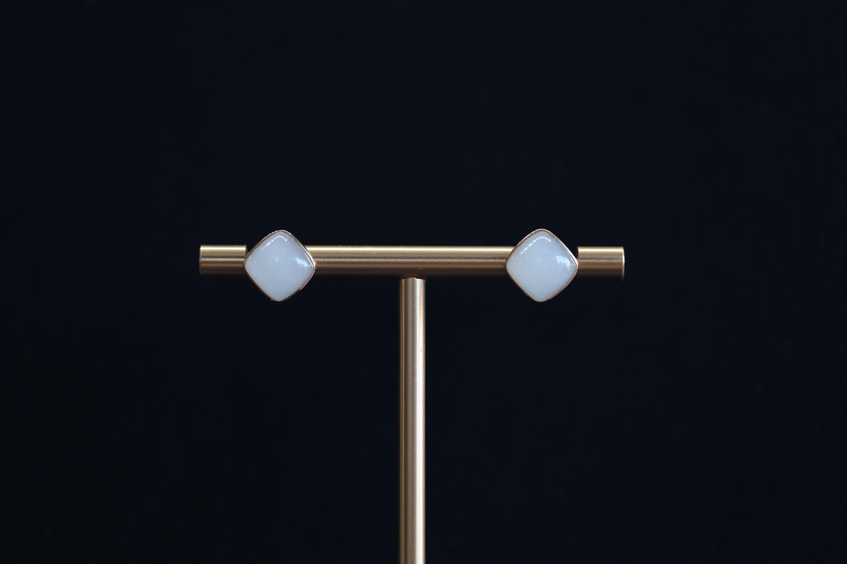 GALET 021 · Suet White — nephrite jade earrings, front