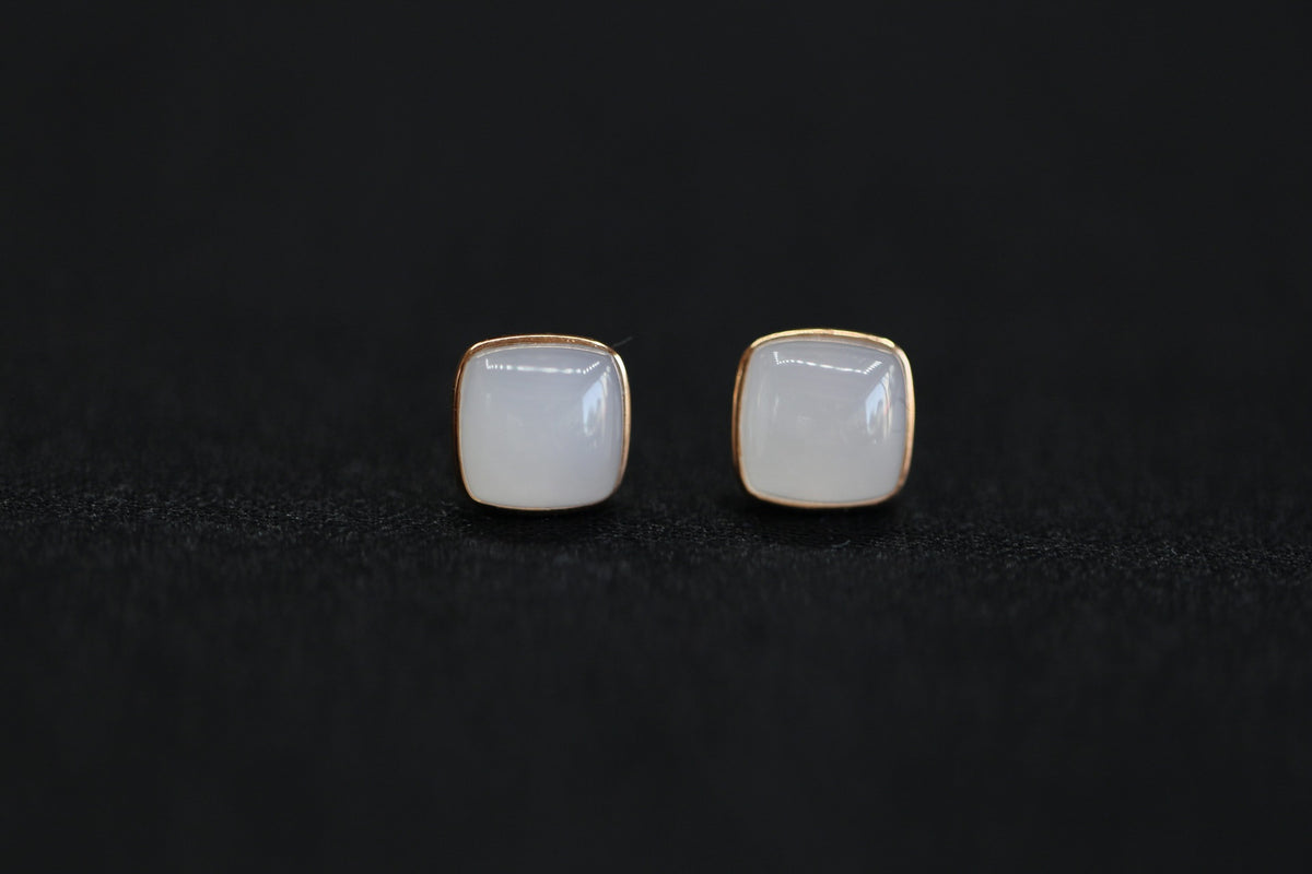 GALET 021 · Suet White — nephrite jade earrings, detail