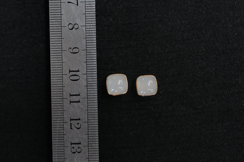 GALET 021 · Suet White — nephrite jade earrings, size reference